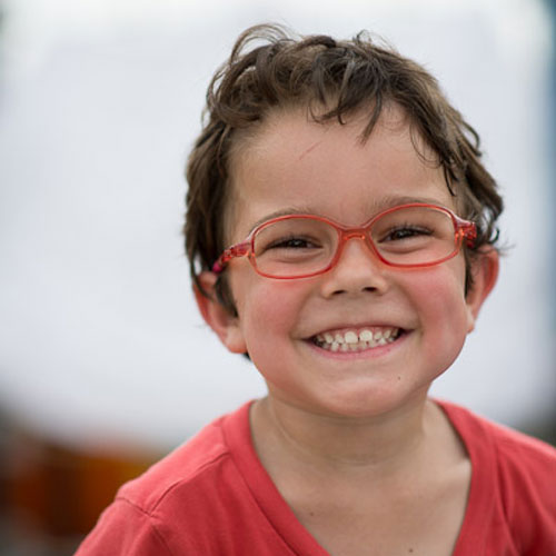 Junge mit Julbo-Brille