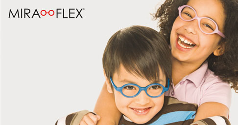 Kinder tragen Miraflex-Brillen